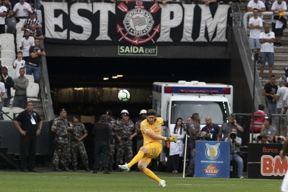 Arqueiro Cssio durante jogo contra o Santos, na Arena Corinthians, pelo Brasileiro