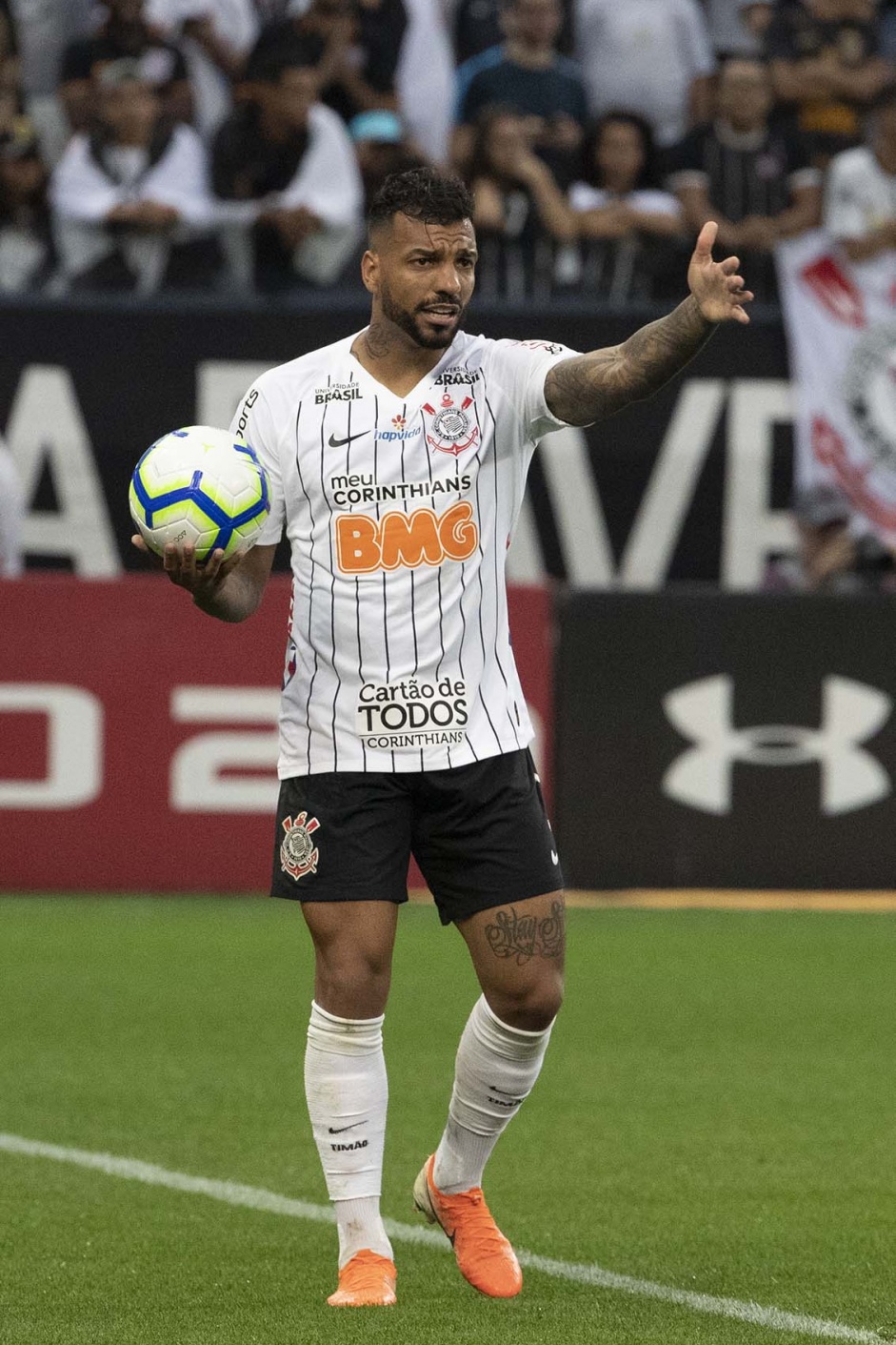 Michel durante jogo contra o Santos, na Arena Corinthians, pelo Brasileiro