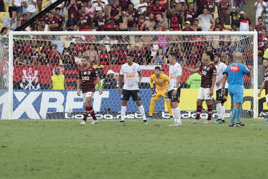 Ralf, Cssio, Vital e companheiros durante jogo contra o Flamengo, no Maracan, pelo Brasileiro