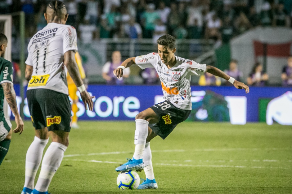 Garoto Pedrinho durante Drbi, contra o Palmeiras, no Pacaembu