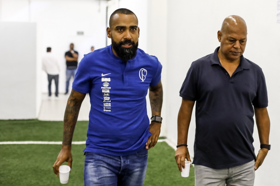 Coelho e Mauro chegam ao Pacaembu para jogo contra o Palmeiras, pelo Brasileiro