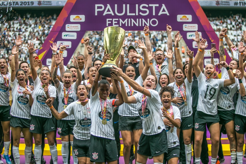 Corinthians Feminino levanta taa de Campeo Paulista Feminino 2019