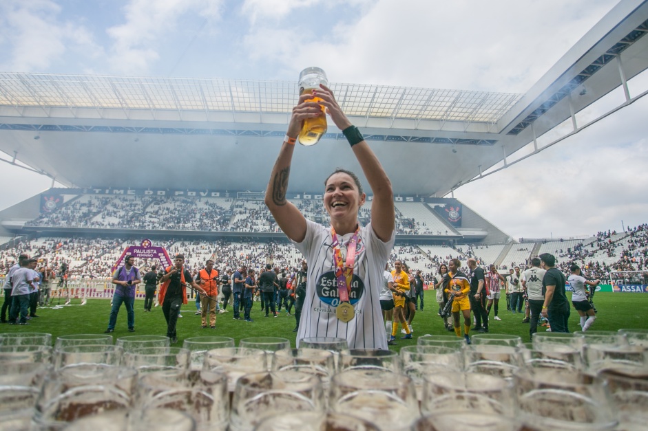Zanotti em comemorao ao  Campeonato Paulista Feminino em plena Arena Corinthians lotada