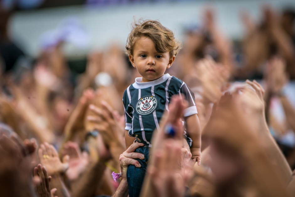 Garota presente na final entre Corinthians e So Paulo pelo Paulista Feminino