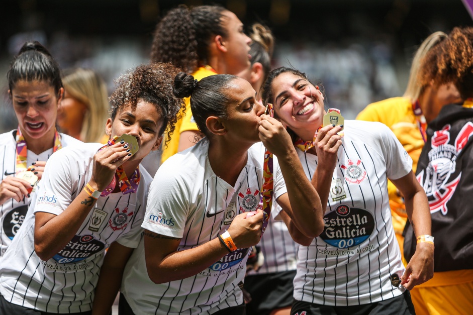 Ingryd, Mimi e Katiscia durante comemoraes do ttulo do Campeonato Paulista