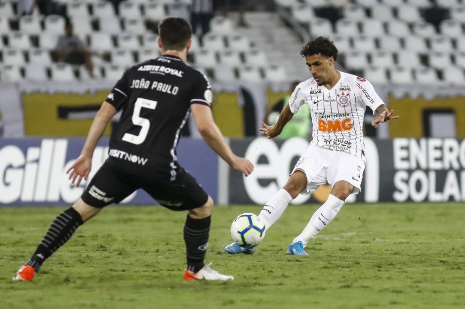 Gabriel na derrota para o Botafogo, pelo Brasileiro, no estdio Nilton Santos