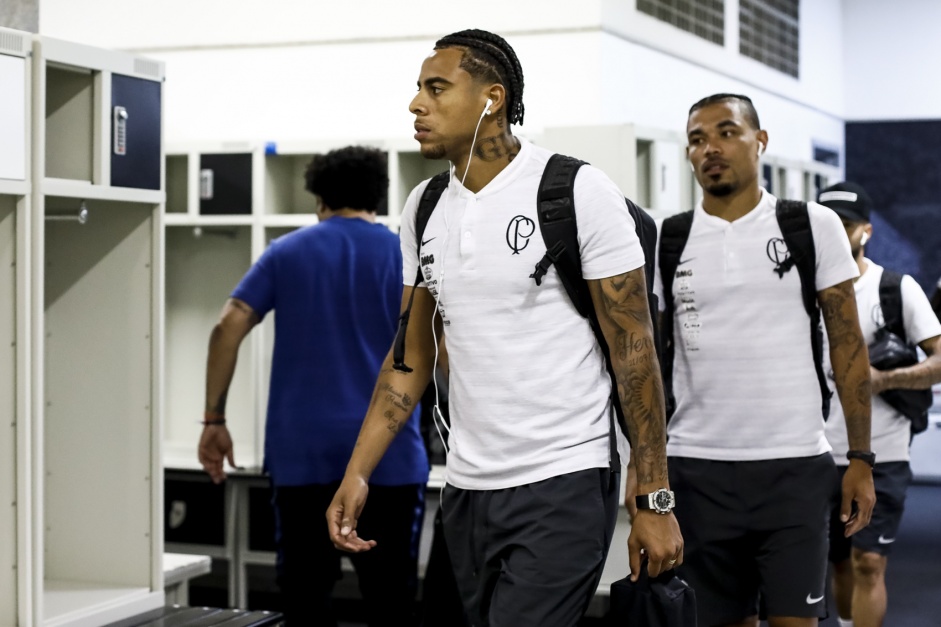Gustavo e Urso no vestirio do estdio Nilton Santos, para duelo contra o Botafogo