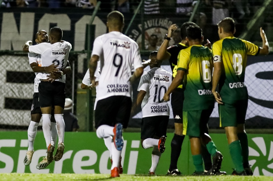 Jogadores do Corinthians no jogo contra o Cuiab, pela Copinha 2020