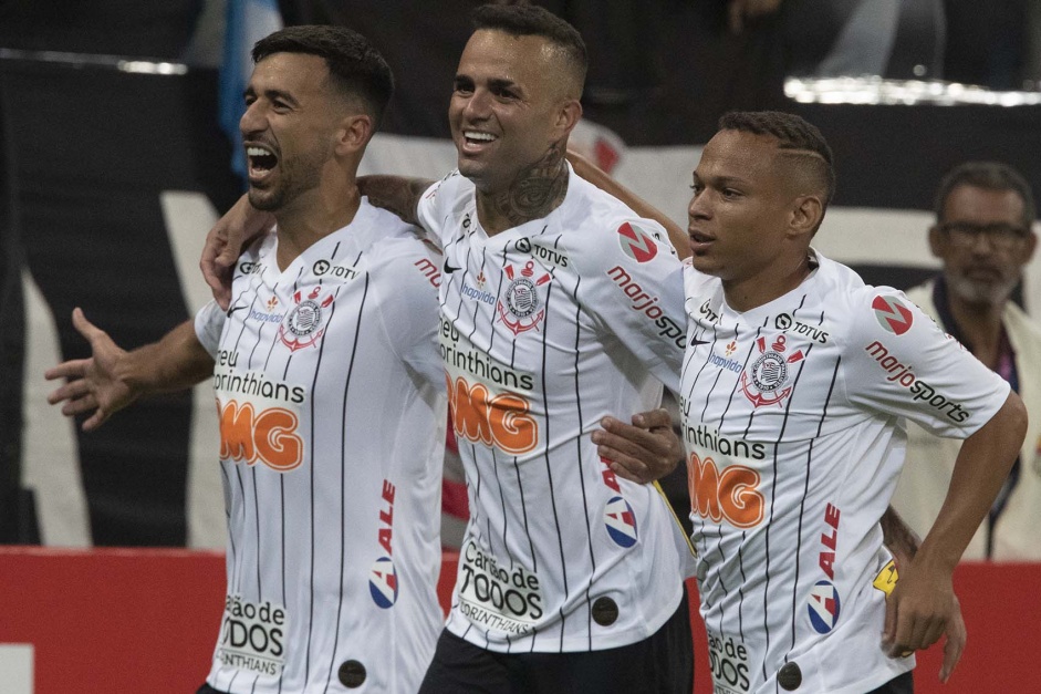 Camacho, Luan e Janderson na vitria sobre o Botafogo-SP, pelo Paulisto