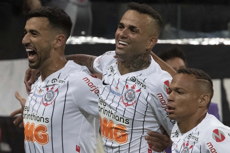 Camacho, Luan e Janderson na vitria sobre o Botafogo-SP, pelo Campeonato Paulista