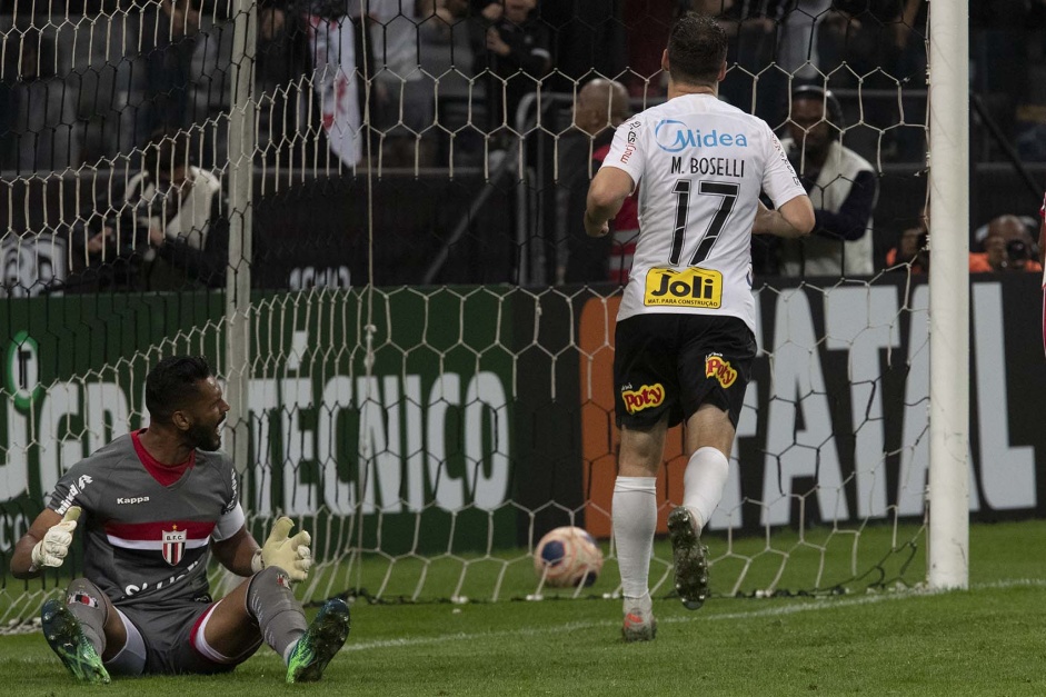 Mauro Boselli marcou trs gols contra o Botafogo-SP, pelo Paulisto