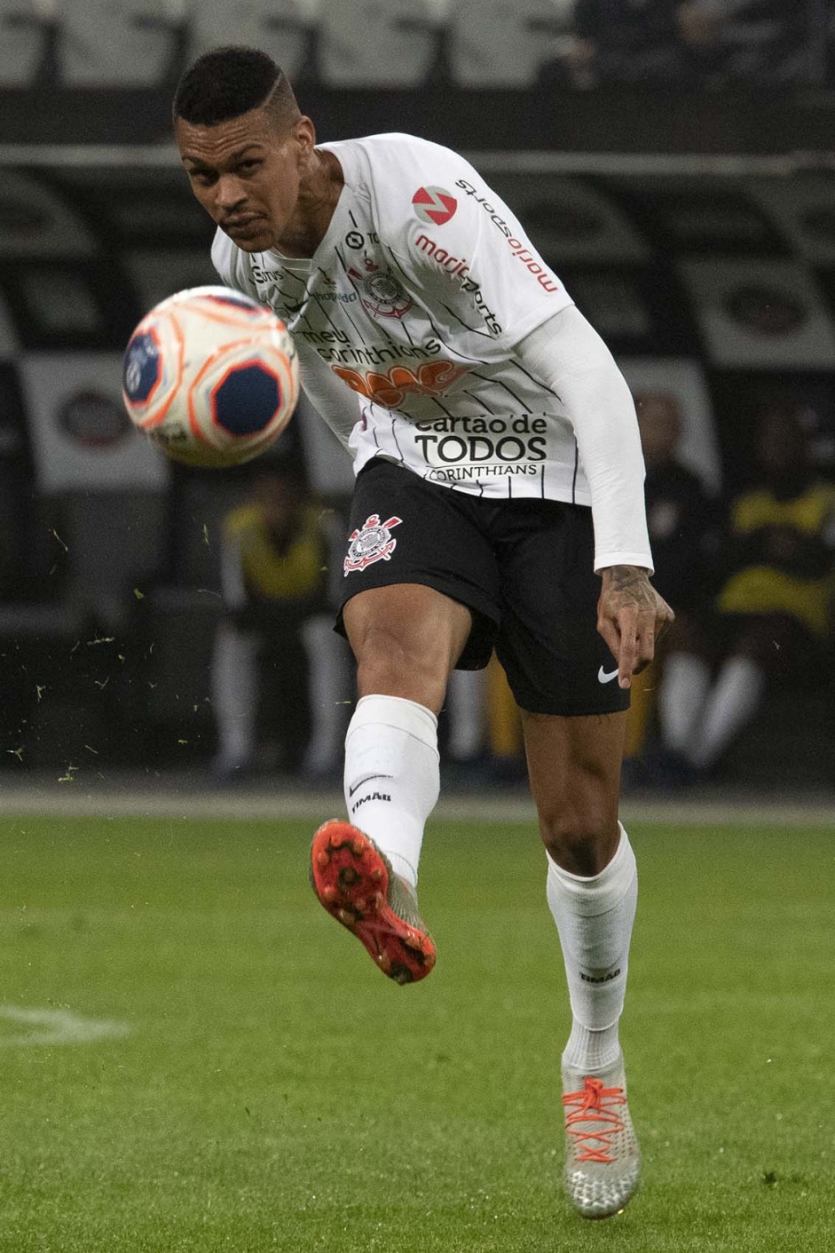 Volante Richard teve boa atuao contra o Botafogo-SP, pelo Paulisto 2020
