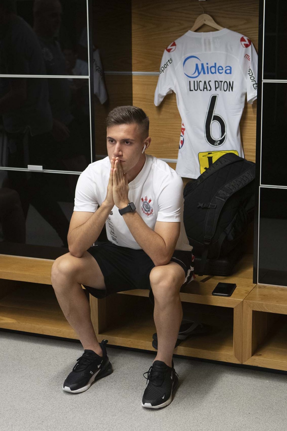 Lucas Piton se concentra antes da partida contra a Inter de Limeira
