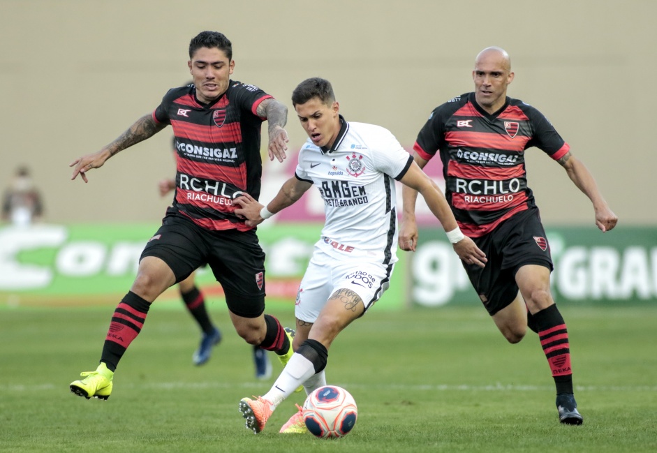 Mateus Vital em ao contra o Oeste pela ltima rodada da primeira fase do Campeonato Paulista
