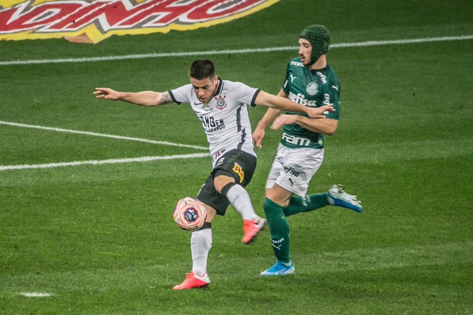 Volante Ramiro durante jogo contra o Palmeiras, pela final do Paulisto 2020