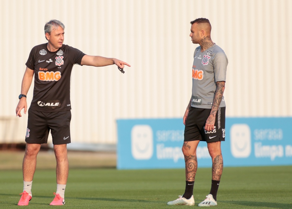 Tiago Nunes foi o primeiro treinador do Corinthians que treinou Luan durante a sua passagem pelo clube