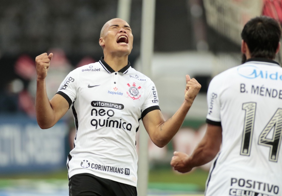 Luis Mandaca comemorando seu gol contra o Novorizontino, pelo Campeonato Paulista 2021