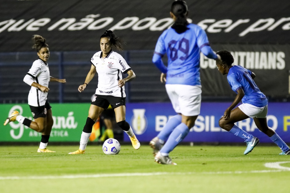 Juliete durante partida entre Corinthians e Real Braslia, pelo Brasileiro Feminino