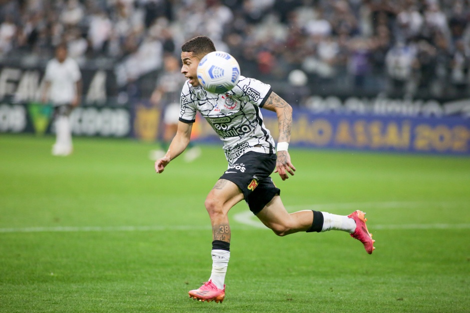 Gabriel Pereira durante partida entre Corinthians e Fluminense