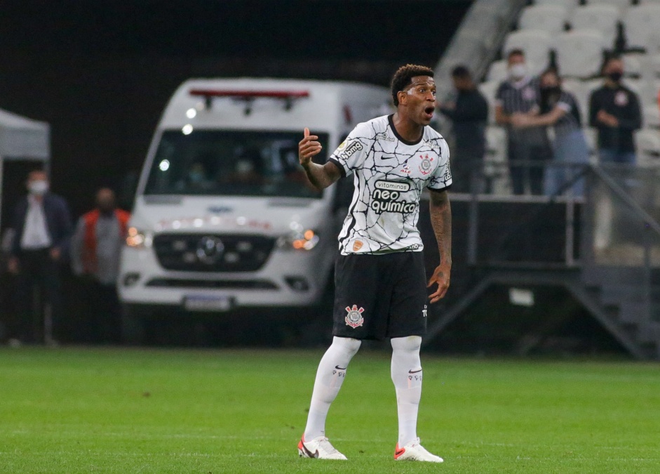 Gil durante partida entre Corinthians e Fluminense