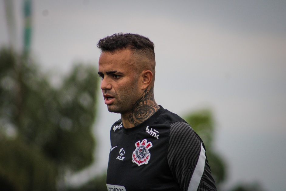 No decorrer de sua passagem, Luan marcou nove gols e deu cinco assistncias pelo Corinthians