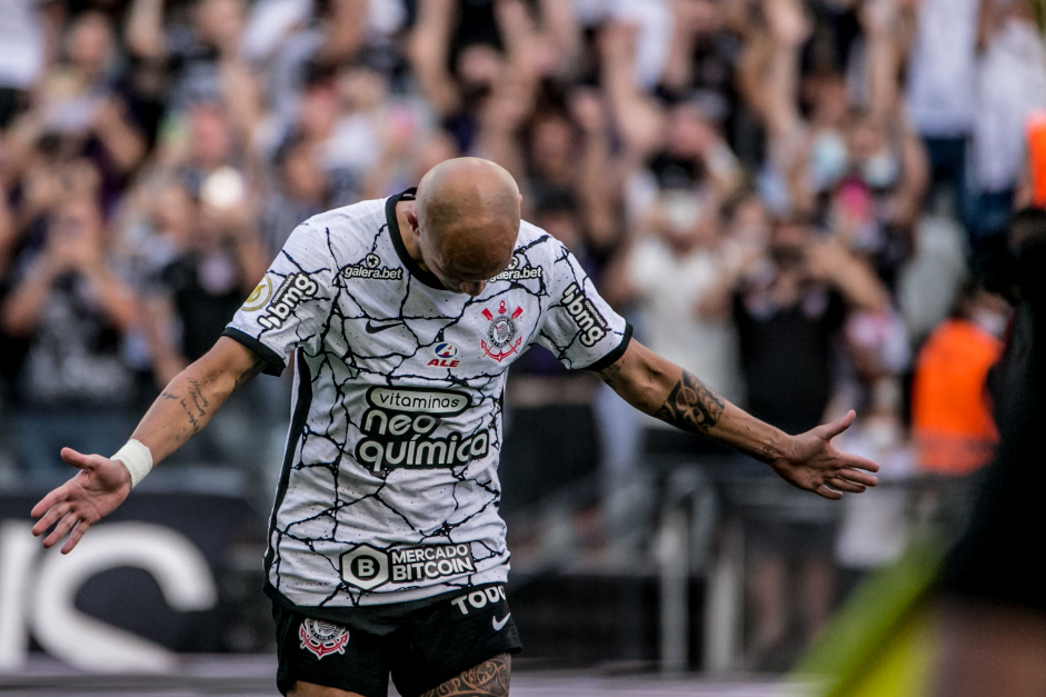 Fbio Santos comemorando o gol do Corinthians na Neo Qumica Arena