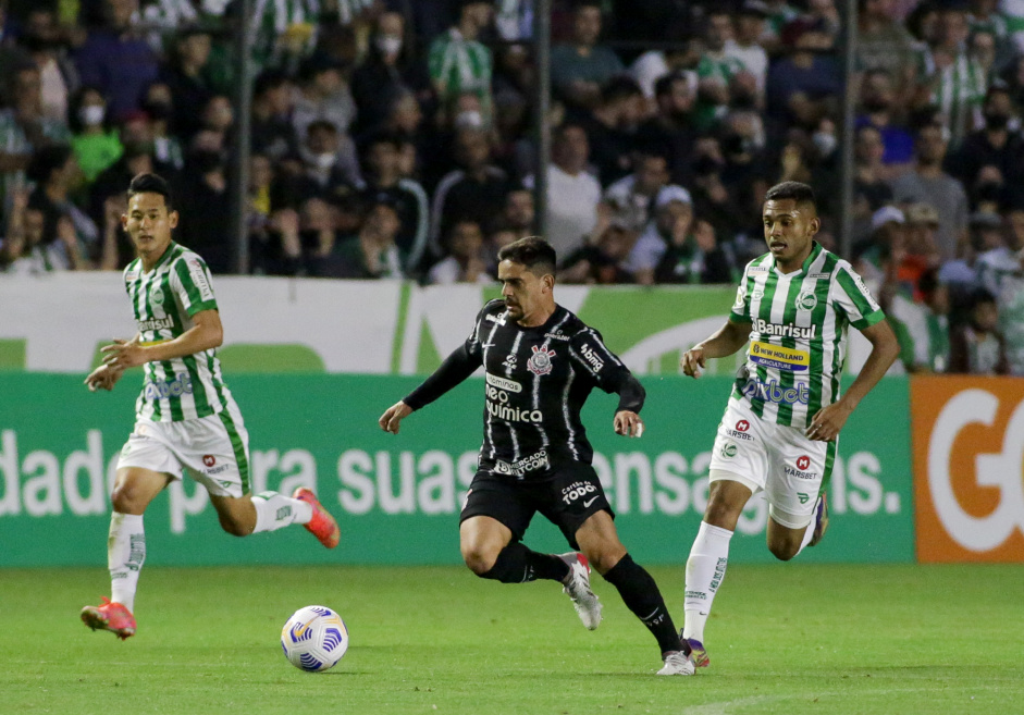 Fagner atuando na partida entre Corinthians e Juventude, pela ltima rodada do Brasileiro