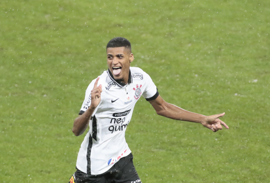 Rodrigo Varanda se despede do Corinthians com dez jogos e um gol no profissional