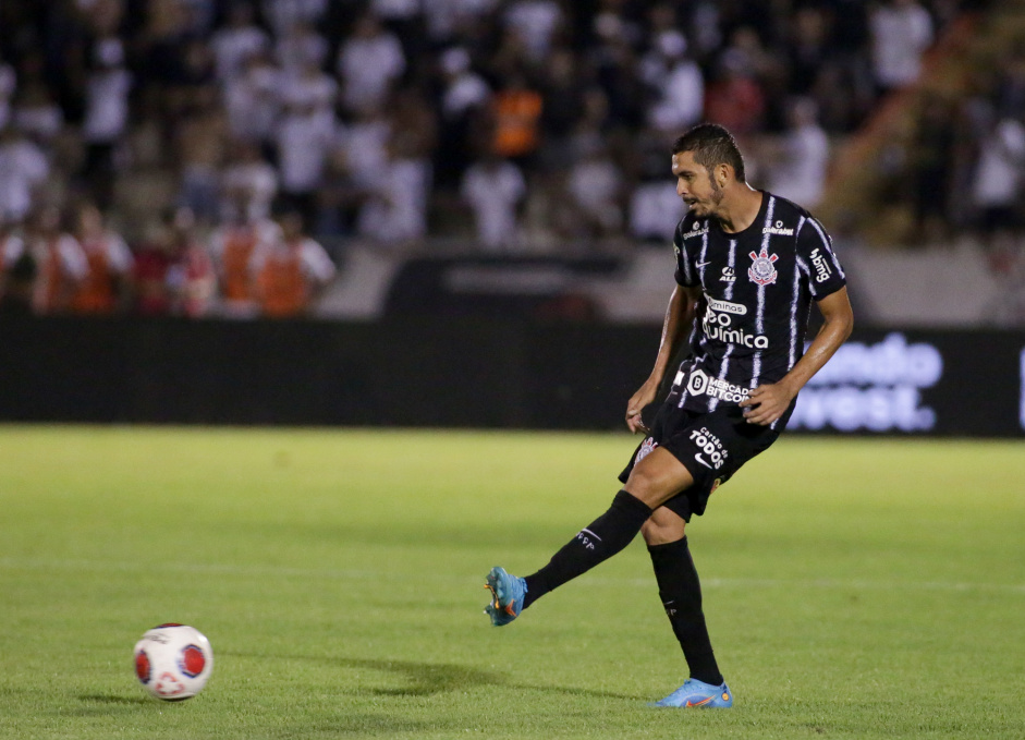 Bruno Melo na partida do Corinthians contra o Botafogo-SP neste sbado
