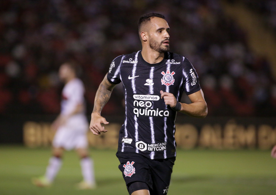Renato Augusto na partida do Corinthians contra o Botafogo-SP neste sbado