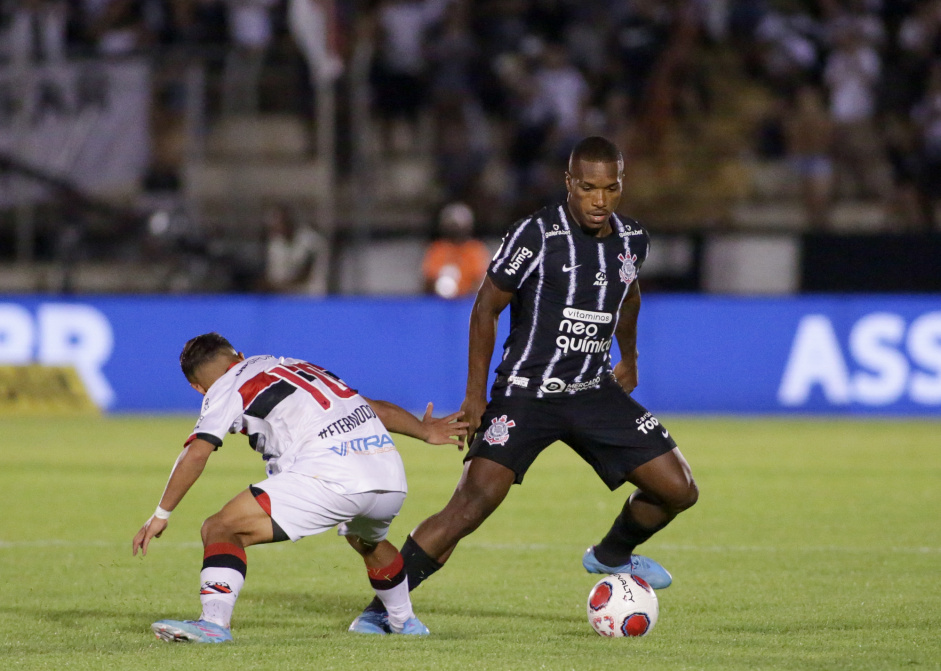 Xavier em partida do Corinthians contra o Botafogo-SP neste sbado