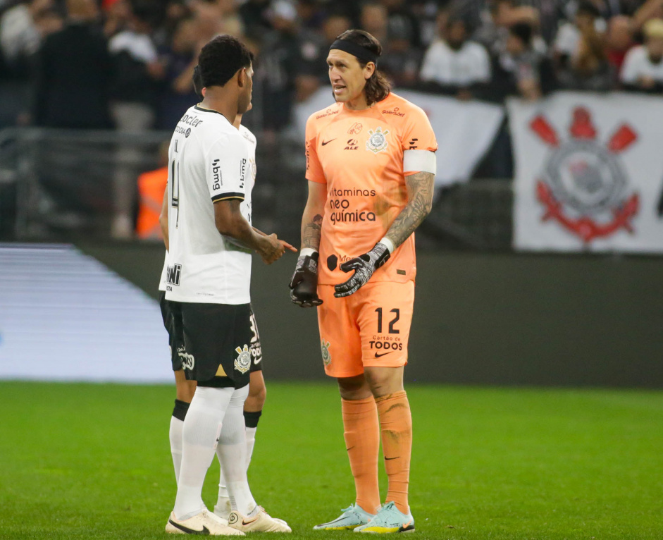 Cssio e Gil foram dois dos trs jogadores que mais atuaram pelo Corinthians na temporada
