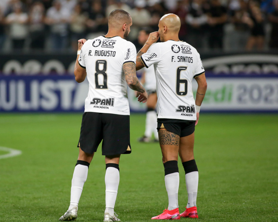 Fbio Santos comentou relao que construiu com Renato Augusto ao longo dos anos que defendeu o Corinthians