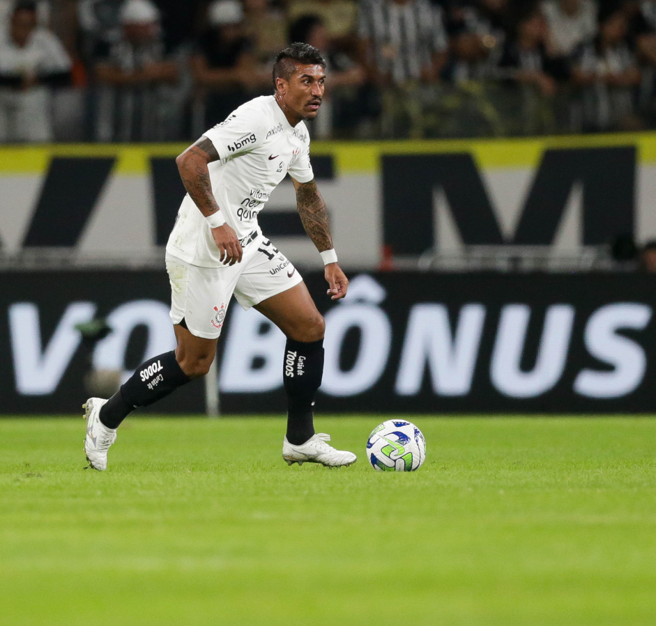 Paulinho em ao durante Corinthians e Atltico-MG, pela Copa do Brasil