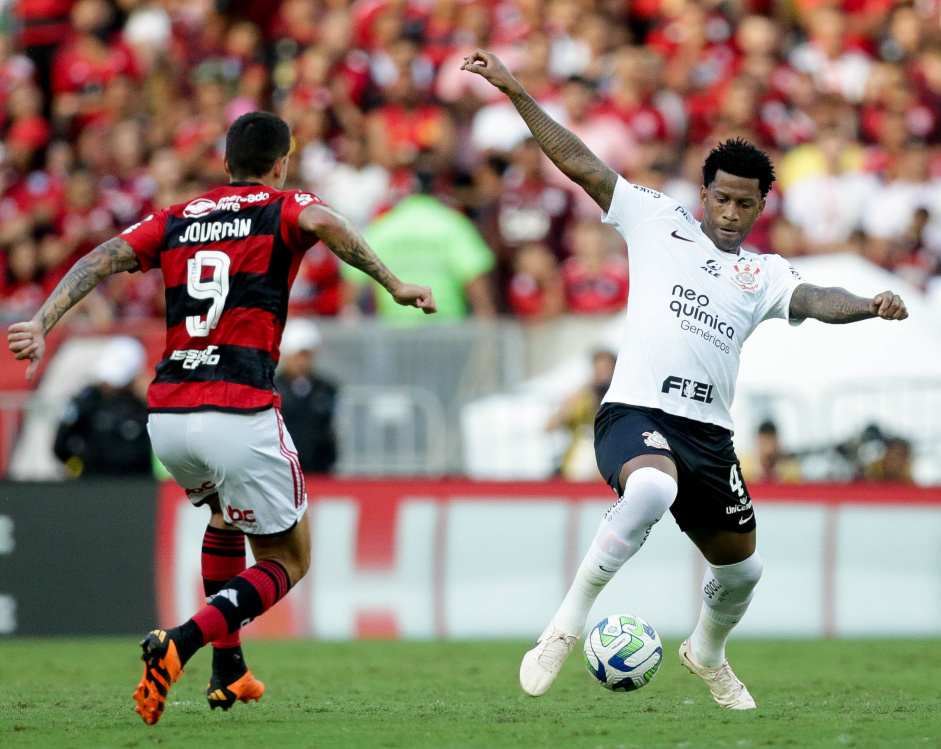 Gil em ao no jogo do Corinthians contra o Flamengo, pelo Brasileiro 2023