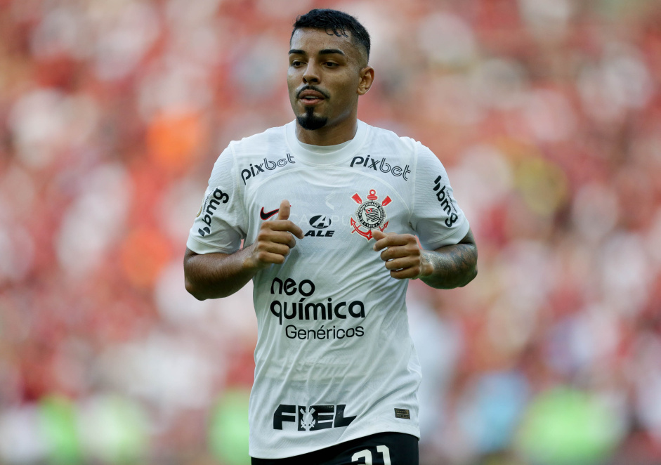 Matheus Bidu durante jogo do Corinthians contra o Flamengo, pelo Brasileiro 2023