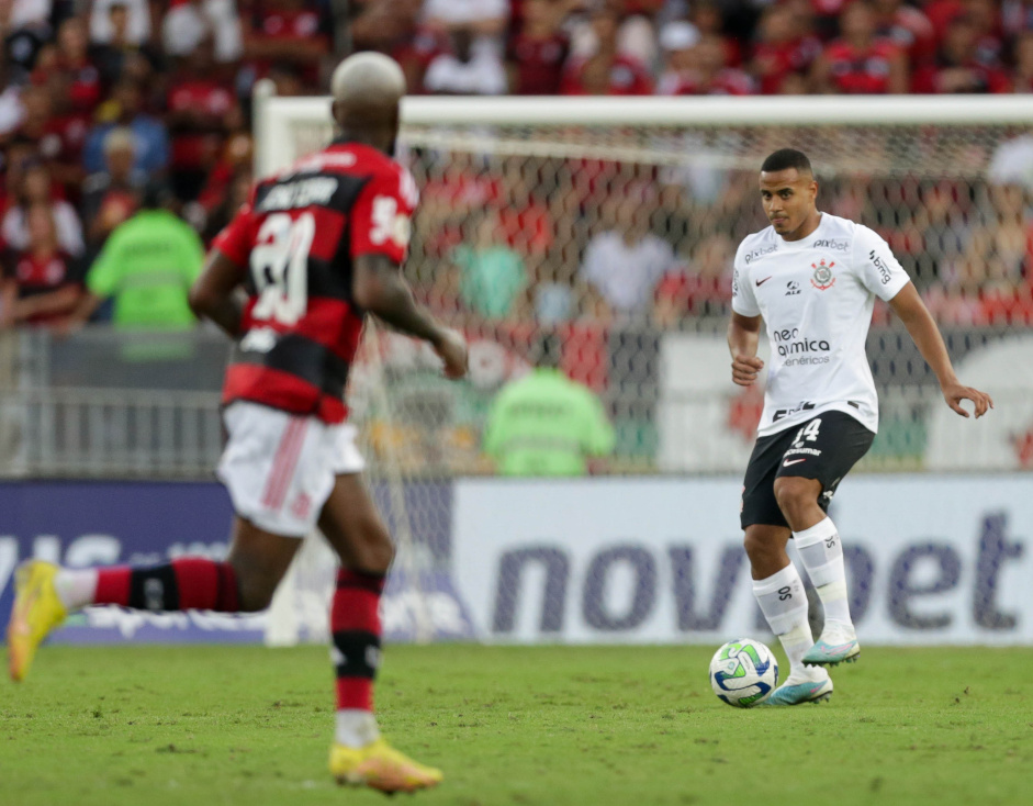Murillo em ao no jogo do Corinthians contra o Flamengo, pelo Brasileiro 2023