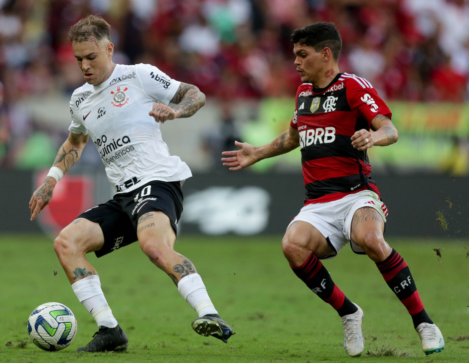 Rger Guedes em ao no jogo do Corinthians contra o Flamengo, pelo Brasileiro 2023