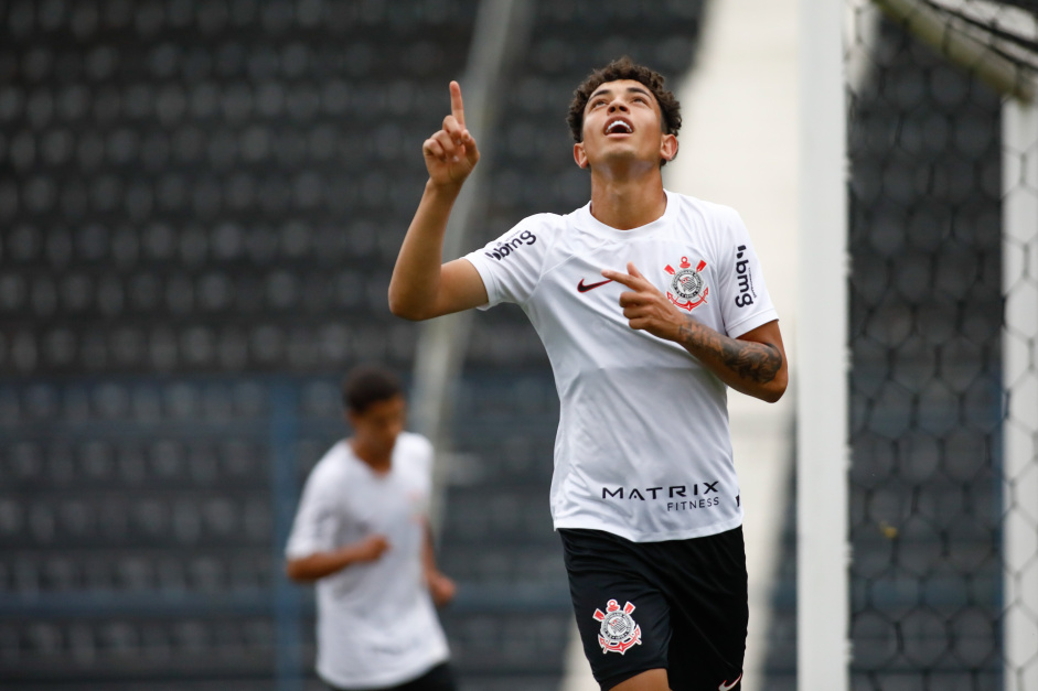Phellipe celebra gol no Corinthians pelo Paulista Sub-20
