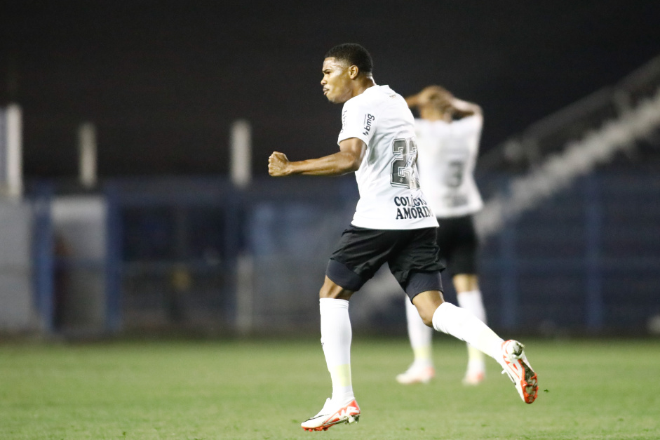 Mateus Henrique Patolino celebrando o gol marcado na Fazendinha