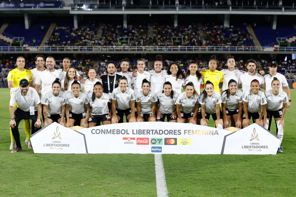 Elenco e comisso tcnica do Corinthians na final da Libertadores Feminina