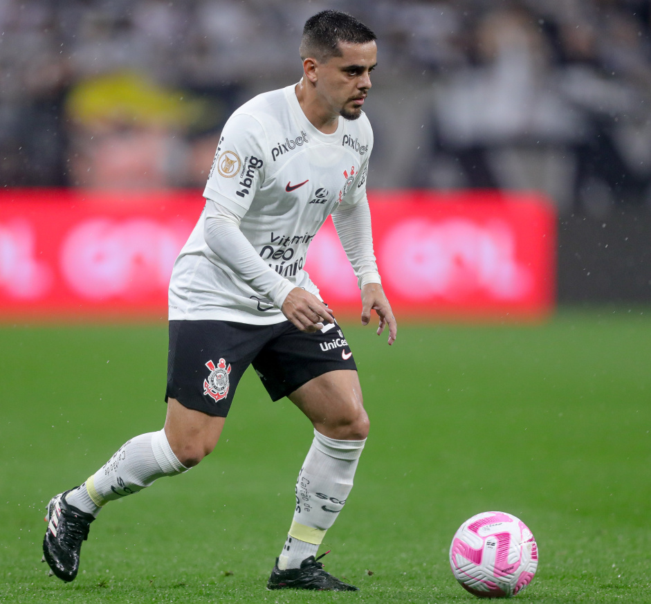 Fagner no jogo entre Corinthians e Santos