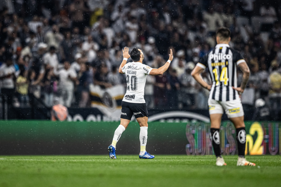 Giuliano celebrando gol do Corinthians