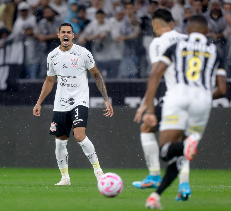 Lucas Verssimo gritando no jogo entre Corinthians e Santos