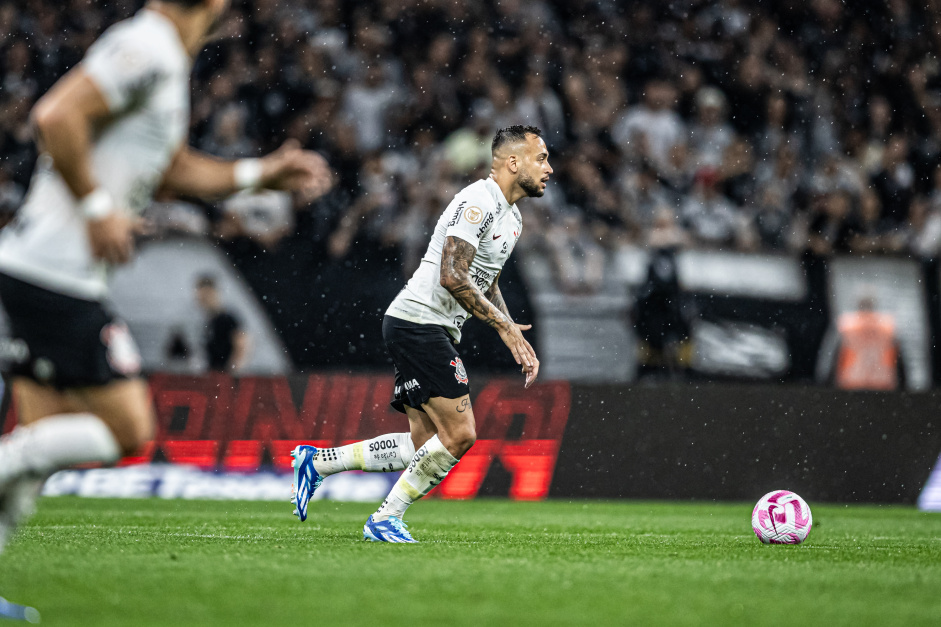 Maycon no jogo entre Corinthians e Santos