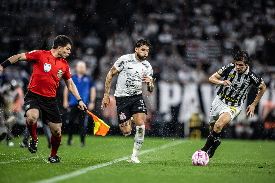 Yuri Alberto e Dod apostando corrida no jogo entre Corinthians e Santos