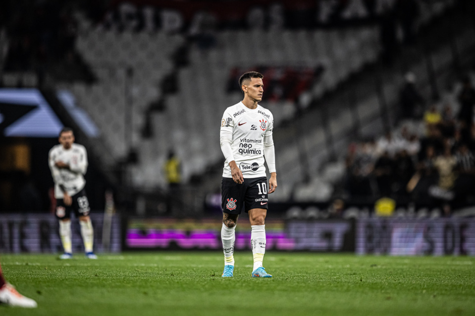 Matas Rojas entrou no segundo tempo no duelo entre Corinthians e Athletico-PR