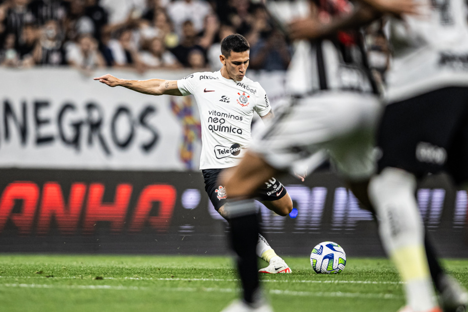 Matas Rojas em ao durante jogo do Corinthians contra o Atltico-MG