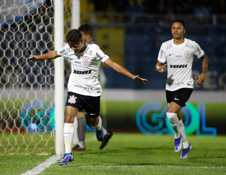 Pedrinho comemora gol marcado na Copinha