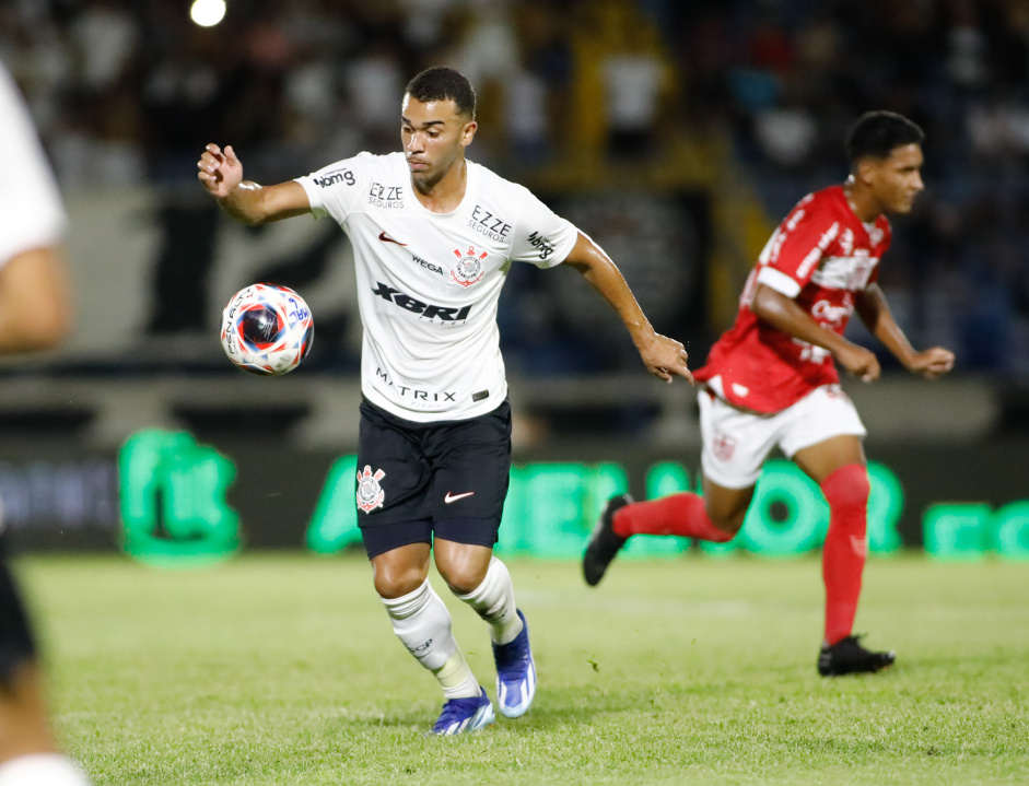 Thomas Lisboa em ao pelo Corinthians contra o CRB